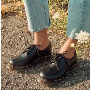 LIKE NEW DR. MARTENS 3-EYE OXFORD
